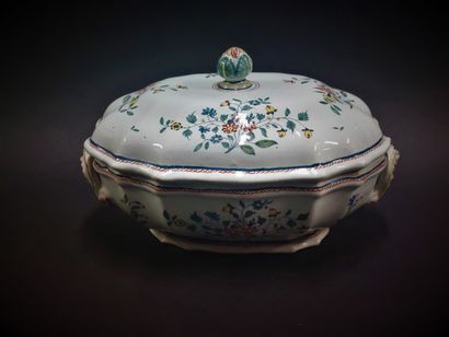 Rouen



Covered oval earthenware tureen...