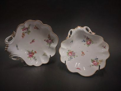 Paris



Pair of porcelain compotiers shell...