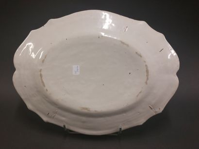East



Oval dish with contoured edge in...
