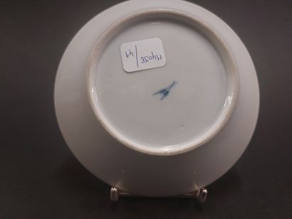 Paris



Cup of form litron and its saucer...