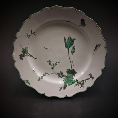Marseille



Plate with contoured edge in...