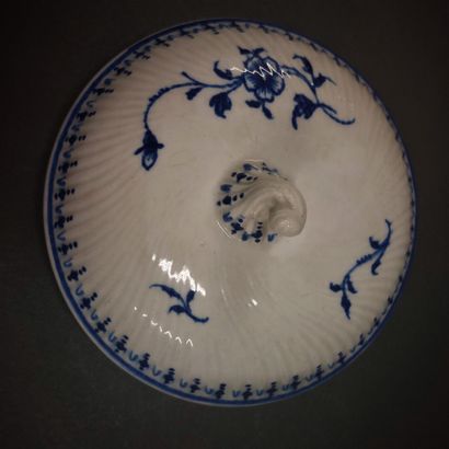 Tournai



Covered sugar pot in soft porcelain...
