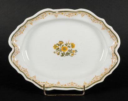 Moustiers



Oval dish with contoured edge...