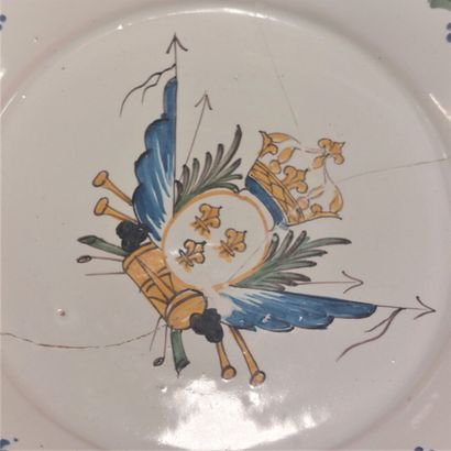 Nevers



Four plates with contoured edge...