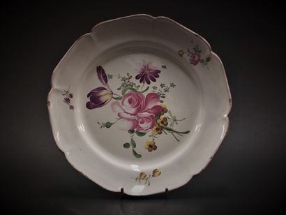 Niderviller



Earthenware plate with contoured...
