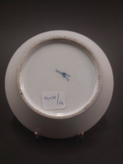 Paris



Cup of form litron and its saucer...