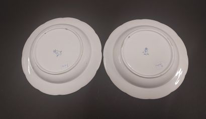 Sevres



Two soft porcelain soup plates...