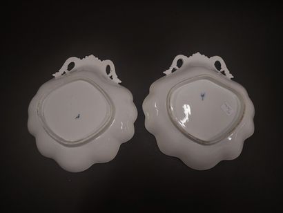 Paris



Pair of porcelain compotiers shell...