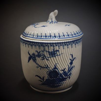 Tournai



Covered sugar pot in soft porcelain...