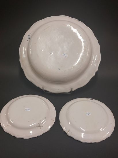 Moustiers



Lot including a large round...