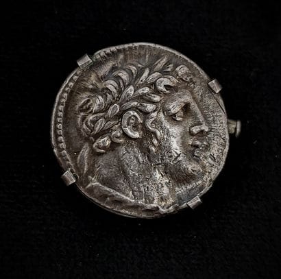 
Silver tetradrachm, Ptolemy ?? R) Eagle...