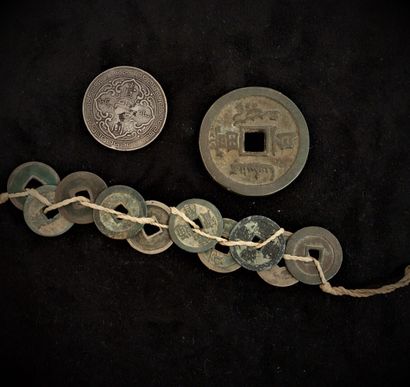 Lot of Asian silver bronze coins, to stu...