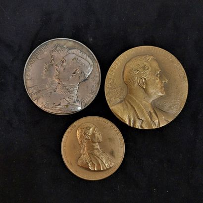 Medals United States , Russia , one in silver...