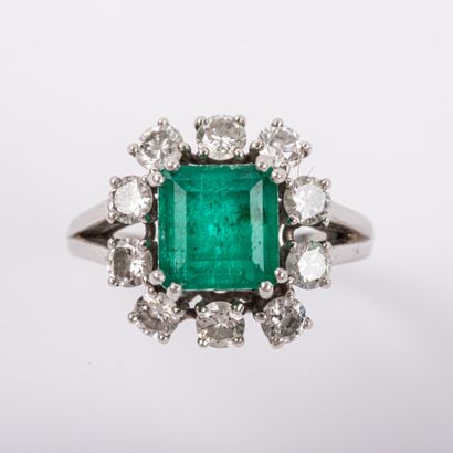 CHAUMET 

Daisy ring, emerald approx. 1.60...