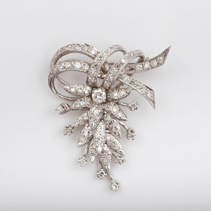 
Brooch 