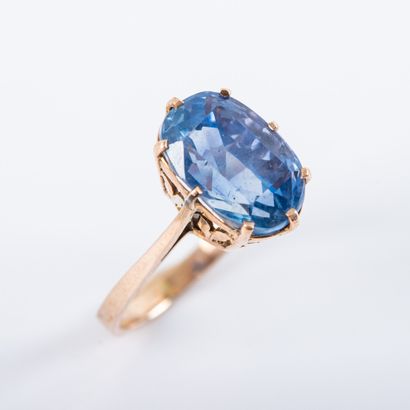 Sapphire ring, about 7 carats, 9K gold setting

Gross...