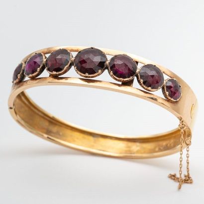 Half-rimmed hinged bracelet topped with Perpignan...