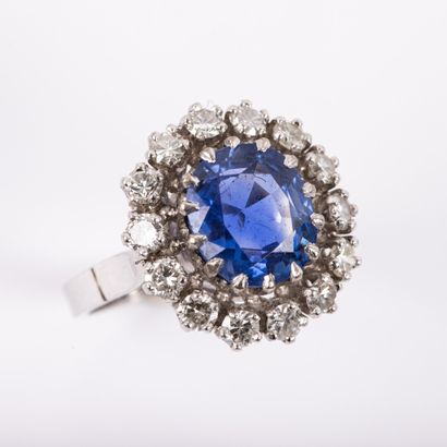 Ceylon sapphire daisy ring, without thermal...