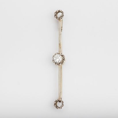 Barrette brooch, central half-cut diamond,...