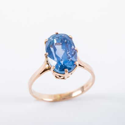 Sapphire ring, about 7 carats, 9K gold setting

Gross...