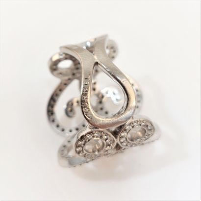 Scroll ring with central princess cut diamonds...