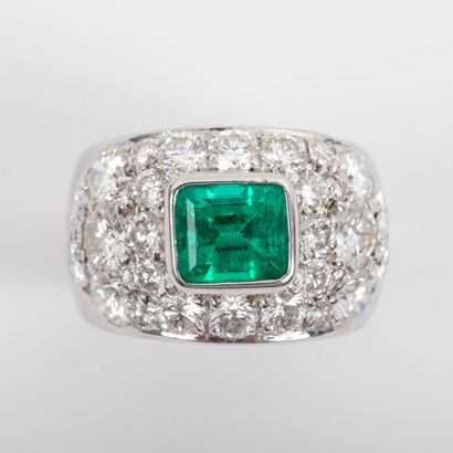 
Ring emerald 1.90 carats approximately,...