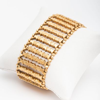Bracelet articulated gold engraved.

 Weight...
