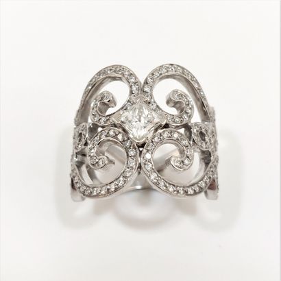 Scroll ring with central princess cut diamonds...