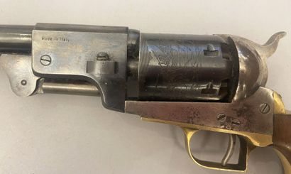 Lot de trois revolvers comprenant : 
- grosse...
