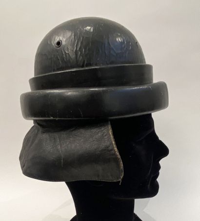 Leather helmet of Italian tanker World War...
