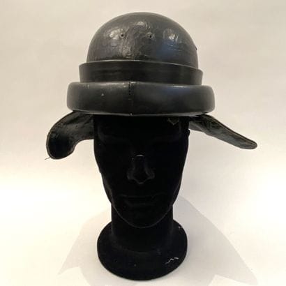 Leather helmet of Italian tanker World War...