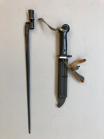 Lot de deux baïonnettes soviétiques dont...