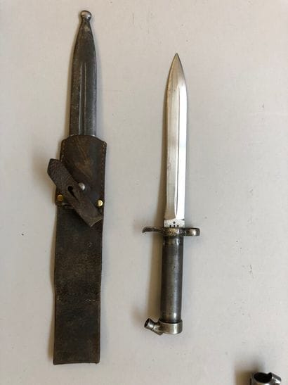 Lot de deux baïonnettes suédoises Mauser...