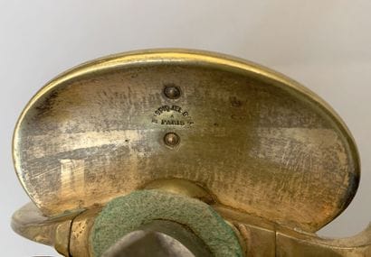 Lot de deux épées : 
- une épée à clavier...