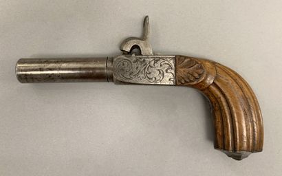 Percussion pistol with trunk with forced...