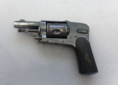 Revolver velodog hammerless calibre 6.35...