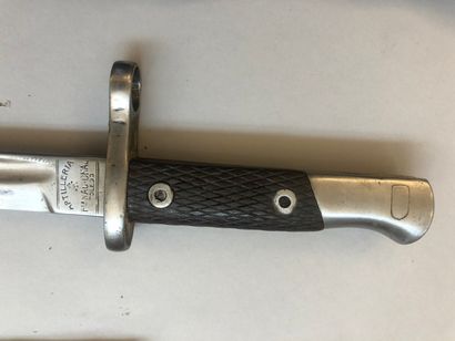Lot de deux baïonnettes Mauser espagnoles...