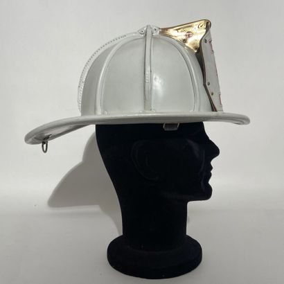 U.S. firefighter helmet in white fiber, sewn...