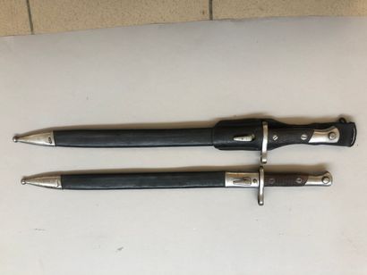 Lot de deux baïonnettes Mauser espagnoles...