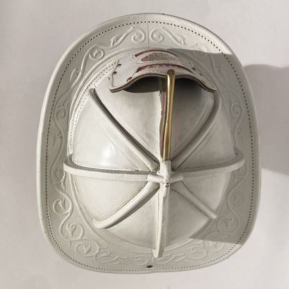 U.S. firefighter helmet in white fiber, sewn...