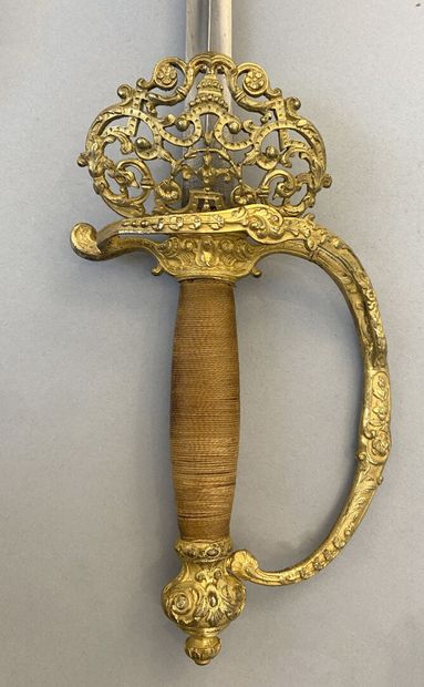 Lot of three swords of company : 
- a sword...