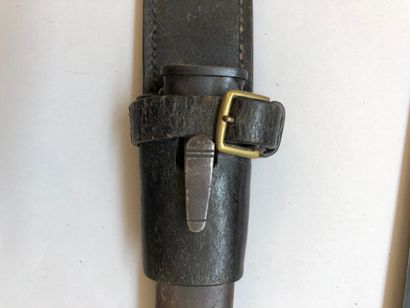 Lot de deux baïonnettes comprenant : 
- une...