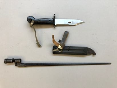 Lot de deux baïonnettes soviétiques dont...