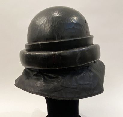 Leather helmet of Italian tanker World War...