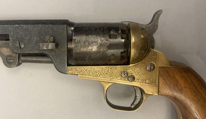 Lot de trois revolvers comprenant : 
- grosse...