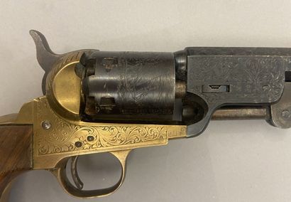 Lot de trois revolvers comprenant : 
- grosse...