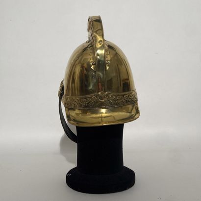 Hull of helmet of fireman bomb in brass crest...