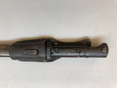 Lot de deux baïonnettes comprenant : 
- une...