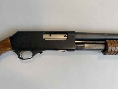 Fusil à pompe Fabarm calibre 12. Arme n°649052....