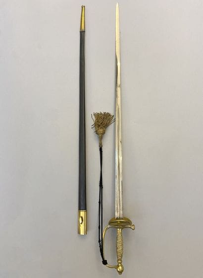 Epée à clavier d'officier de justice militaire...